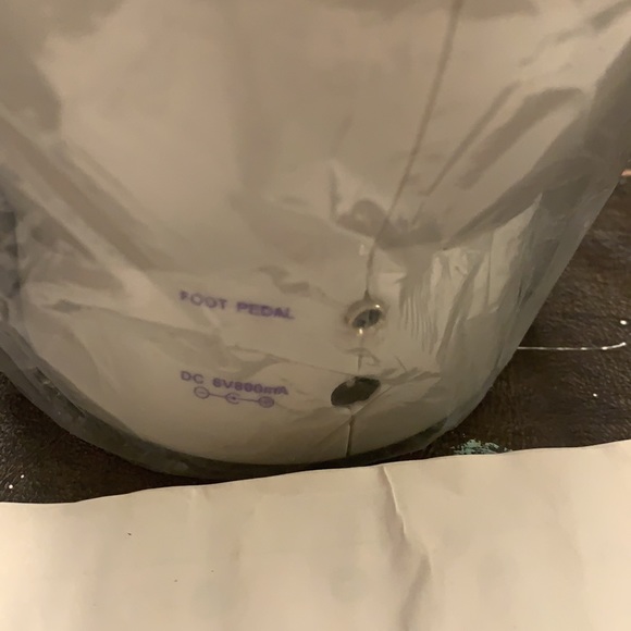 Mini sewing machine - Picture 4 of 17